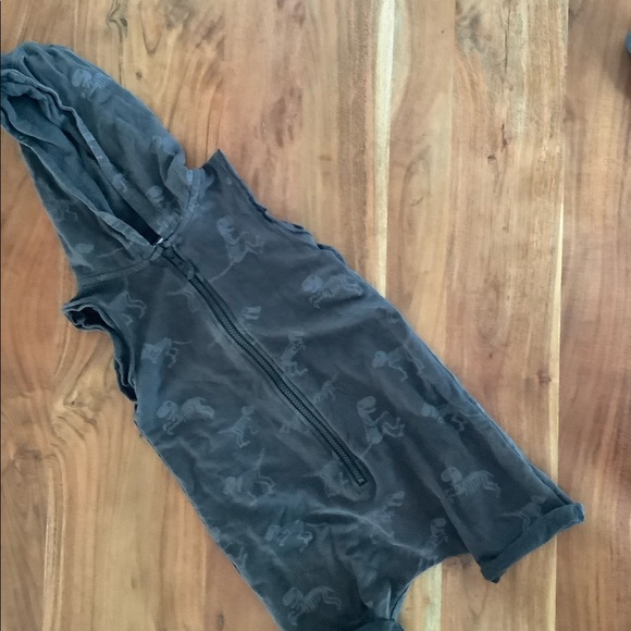 Little boy Shorts bundle 3-4 T & swimsuit - Picture 9 of 9